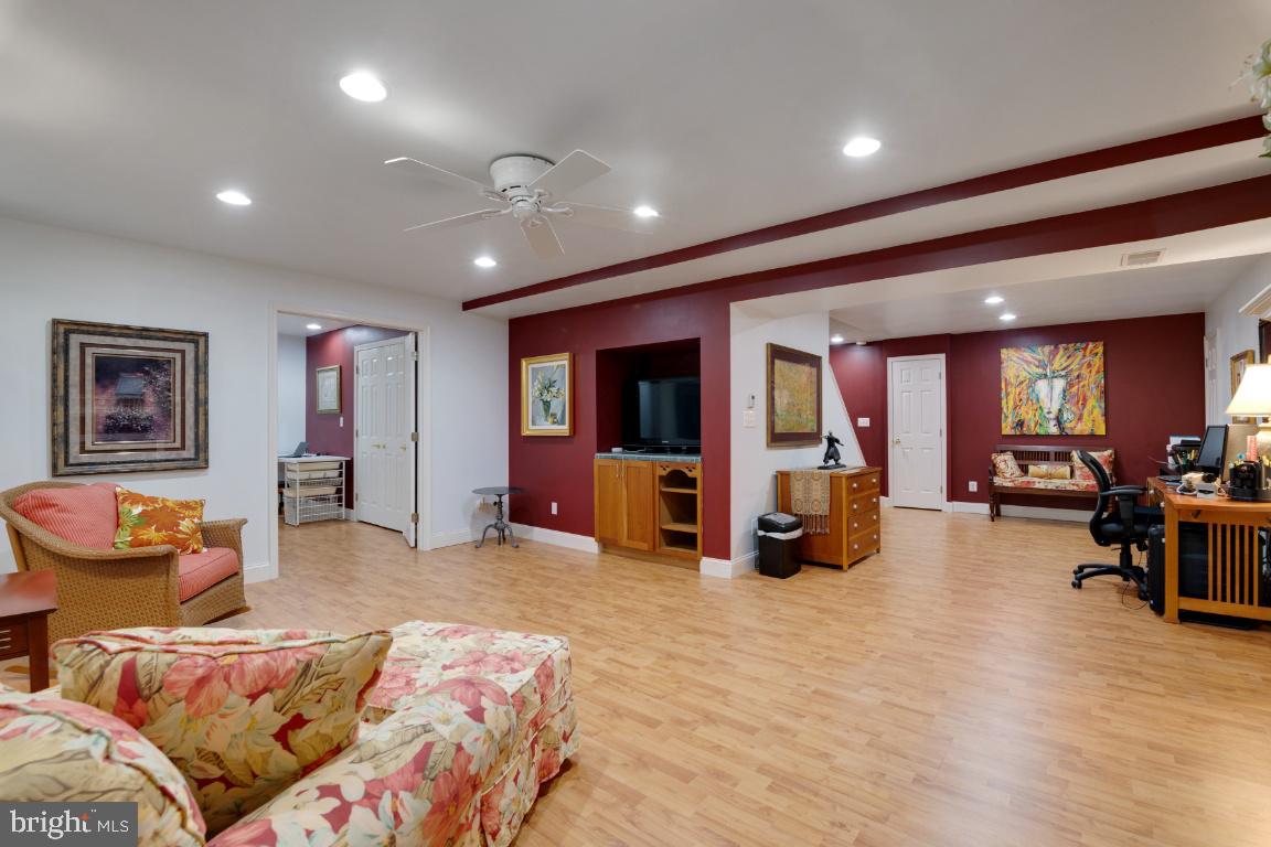 THE COURTYARDS OF GOVERNOR RUNS - Residential