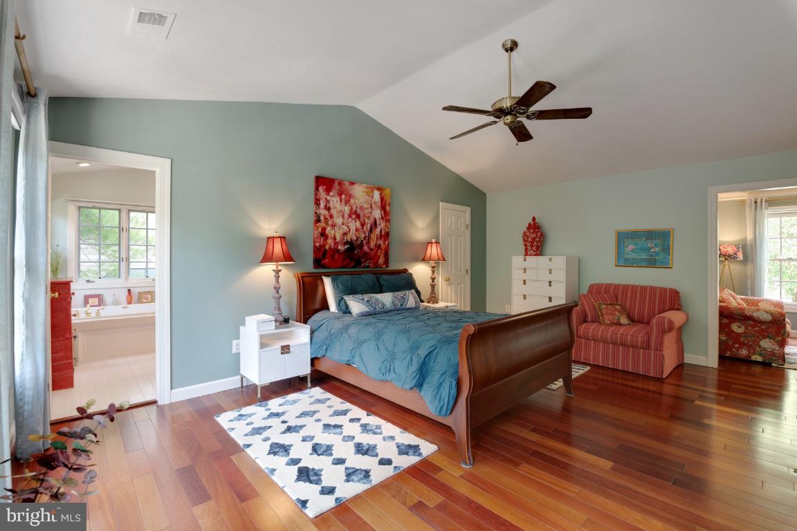 THE COURTYARDS OF GOVERNOR RUNS - Residential