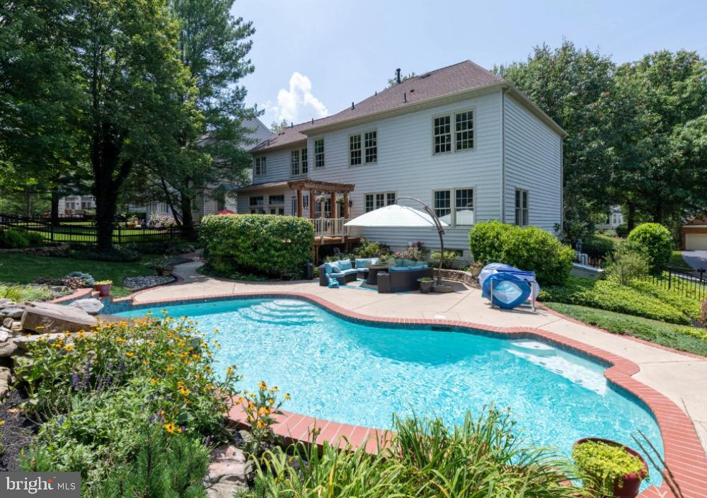 THE COURTYARDS OF GOVERNOR RUNS - Residential