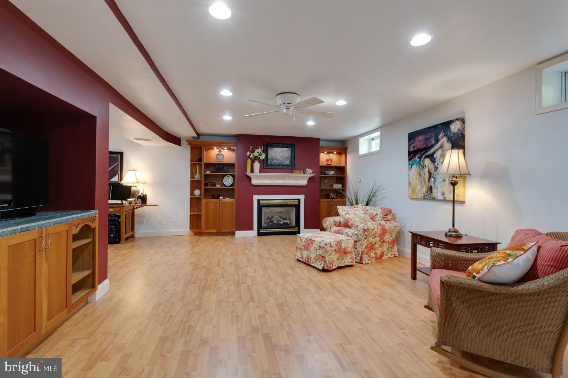 THE COURTYARDS OF GOVERNOR RUNS - Residential