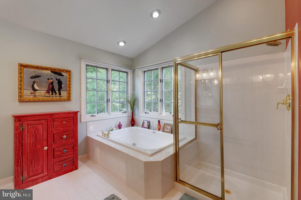 THE COURTYARDS OF GOVERNOR RUNS - Residential