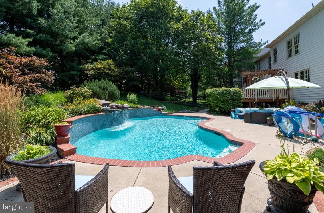 THE COURTYARDS OF GOVERNOR RUNS - Residential