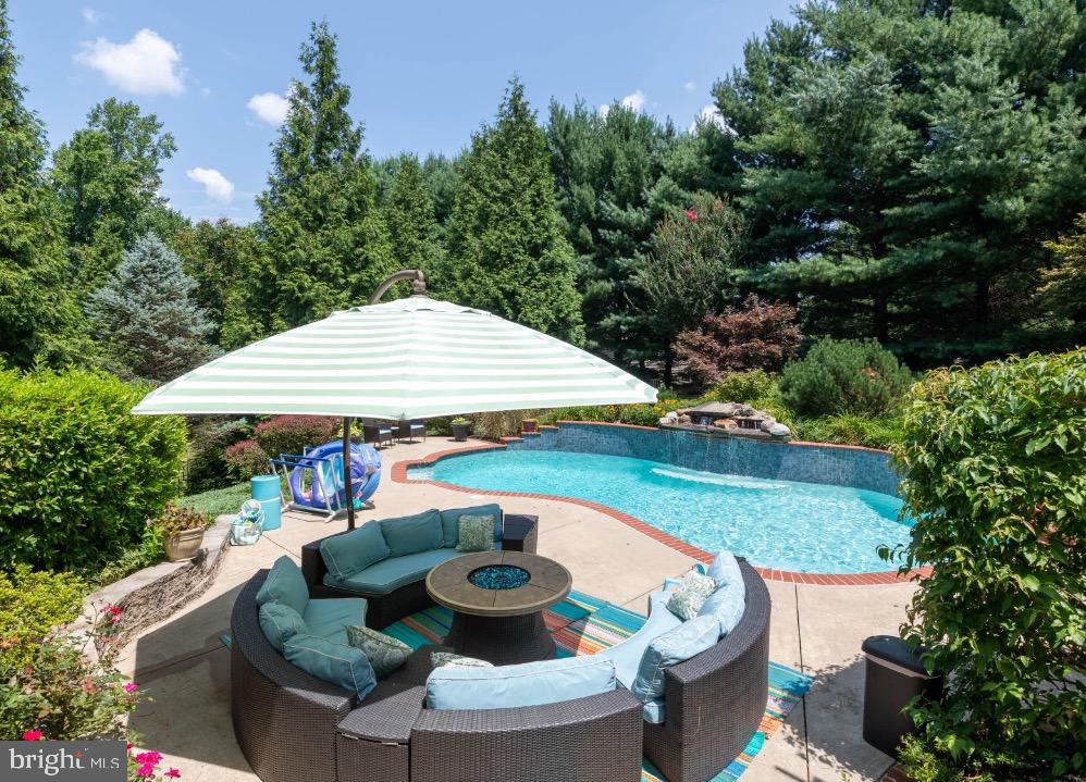 THE COURTYARDS OF GOVERNOR RUNS - Residential