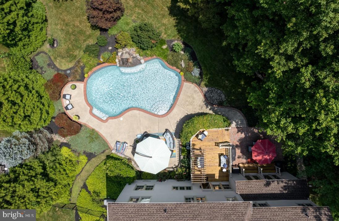 THE COURTYARDS OF GOVERNOR RUNS - Residential