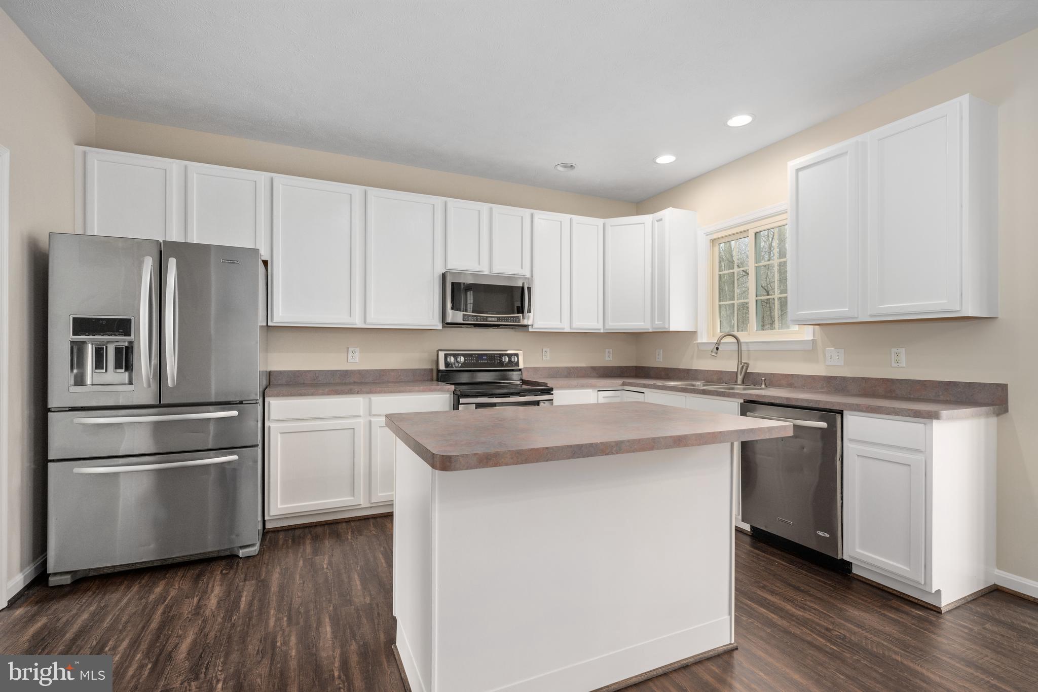 PRESIDENTIAL LAKES - Residential