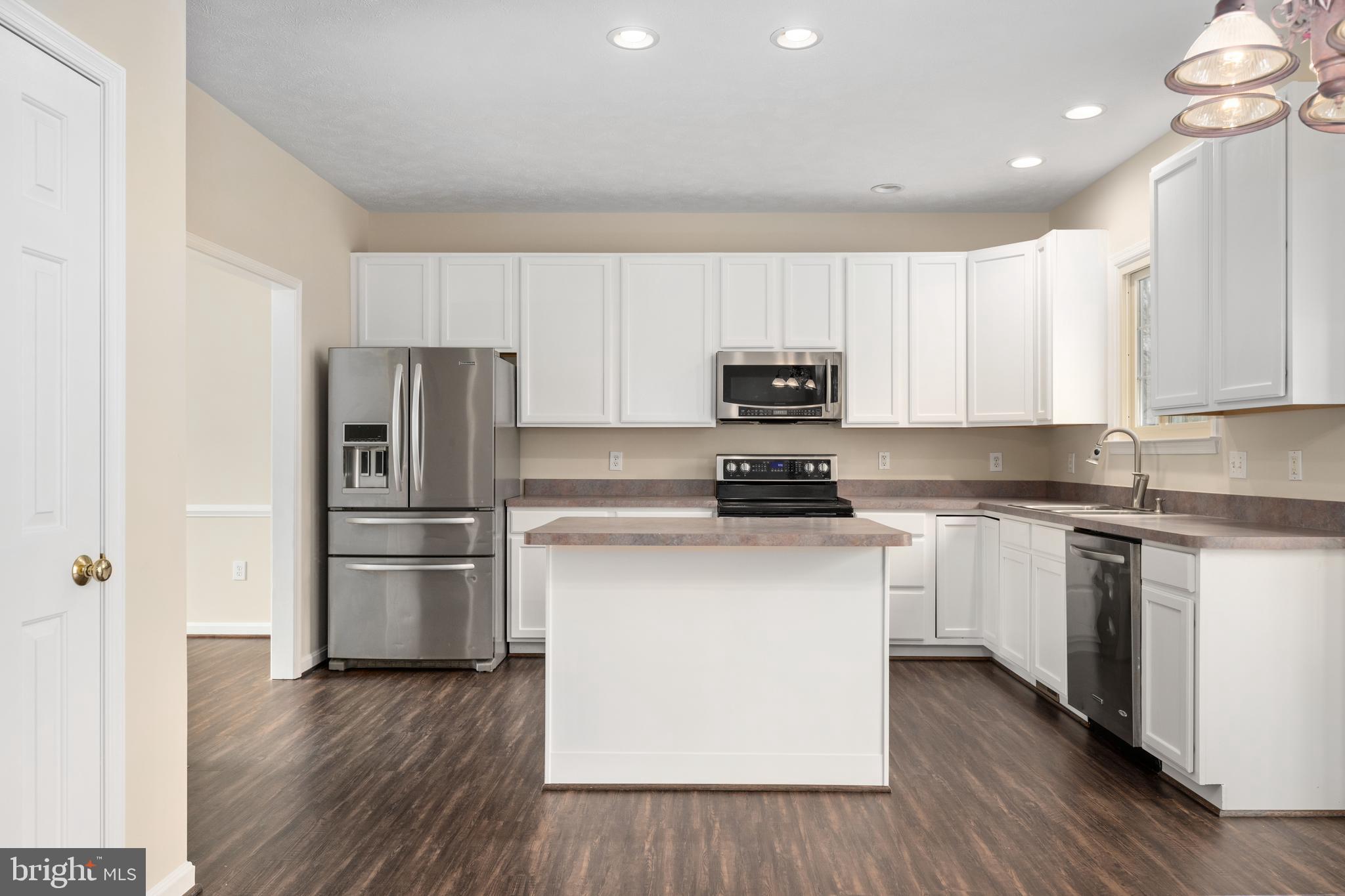 PRESIDENTIAL LAKES - Residential