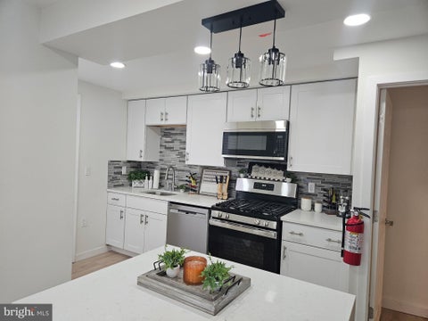 Townhouse For Sale - 1404 Roanoke Road<br/> CAMDEN, NJ 08104