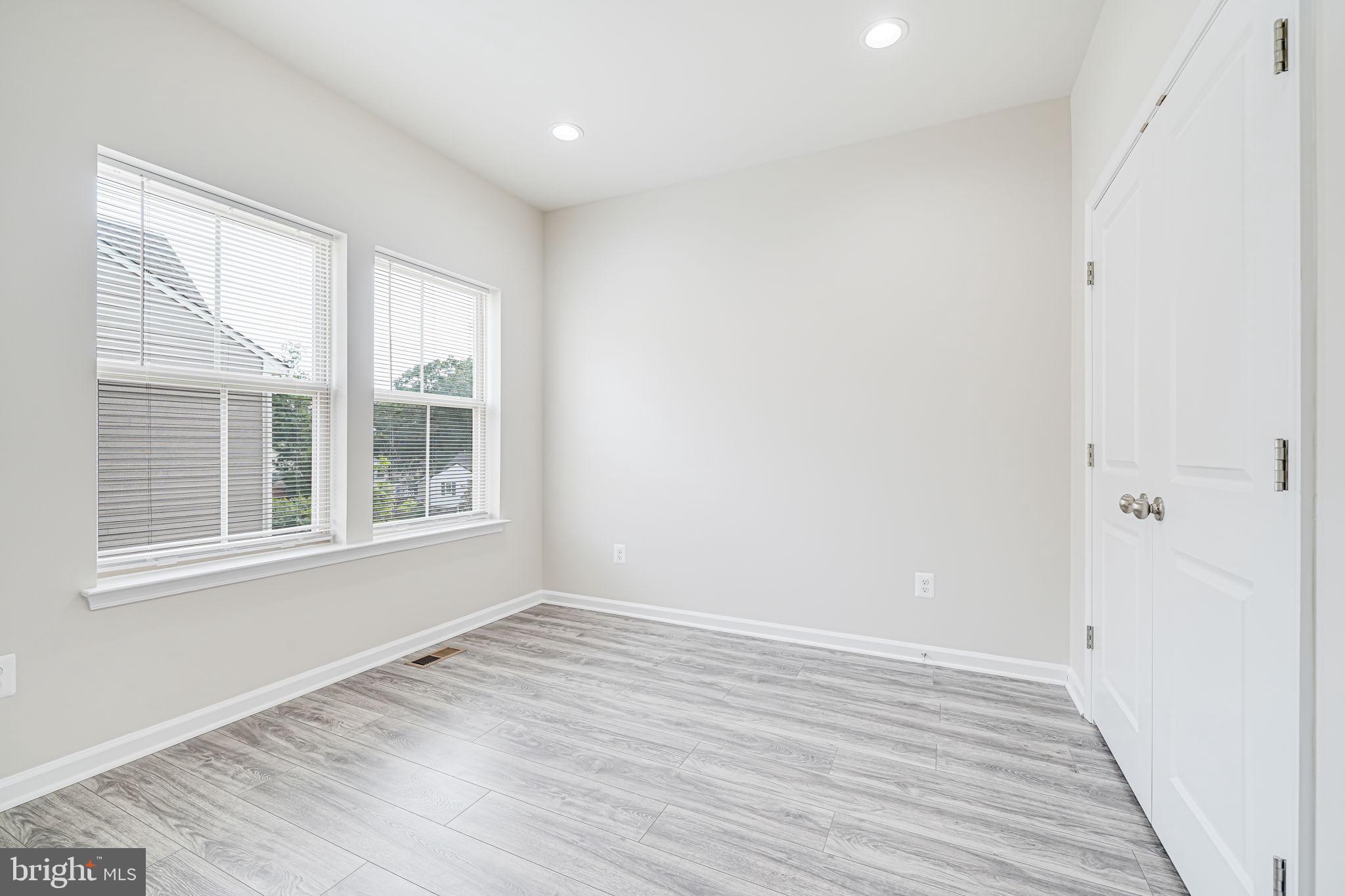 JEFFERSON SQUARE - Residential