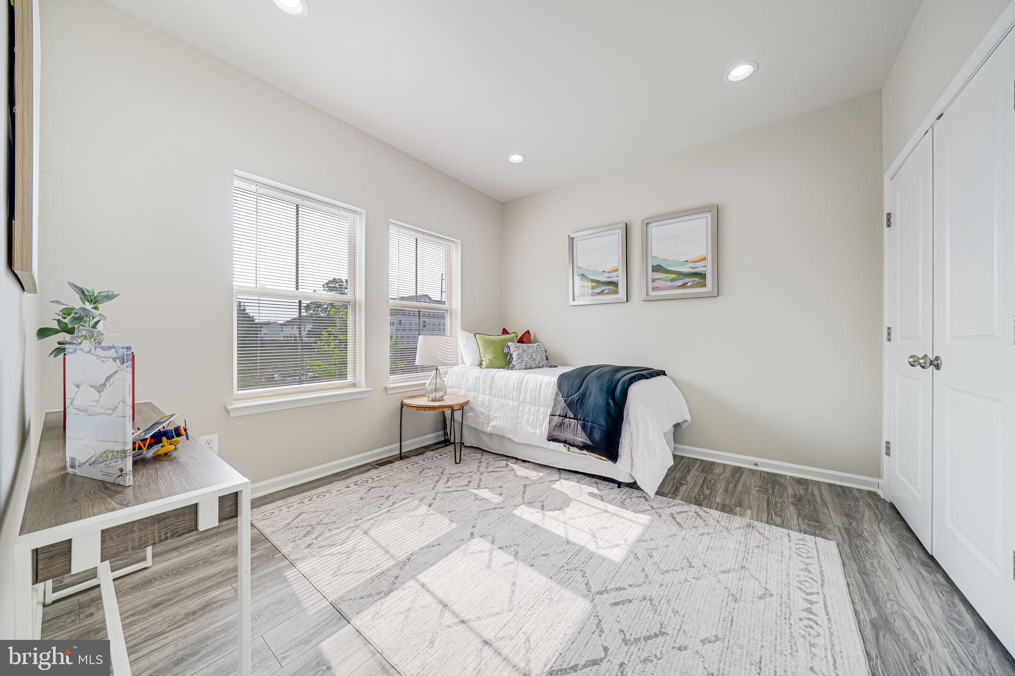 JEFFERSON SQUARE - Residential