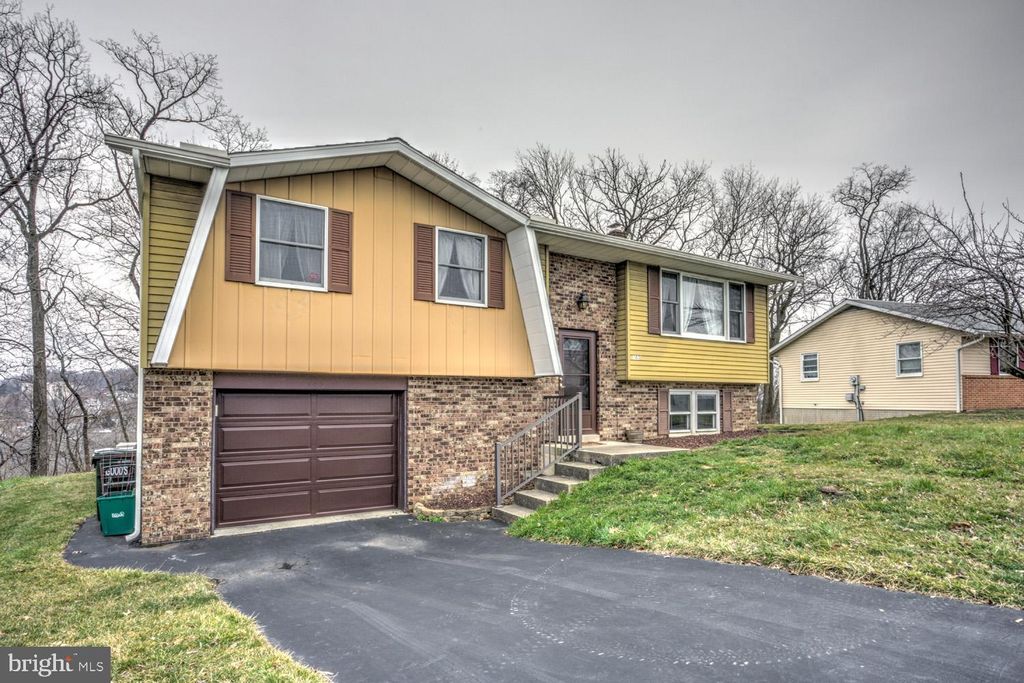 Photo of 160 Boomerang Drive, Ephrata, PA 17522 (MLS # PALA2047480)