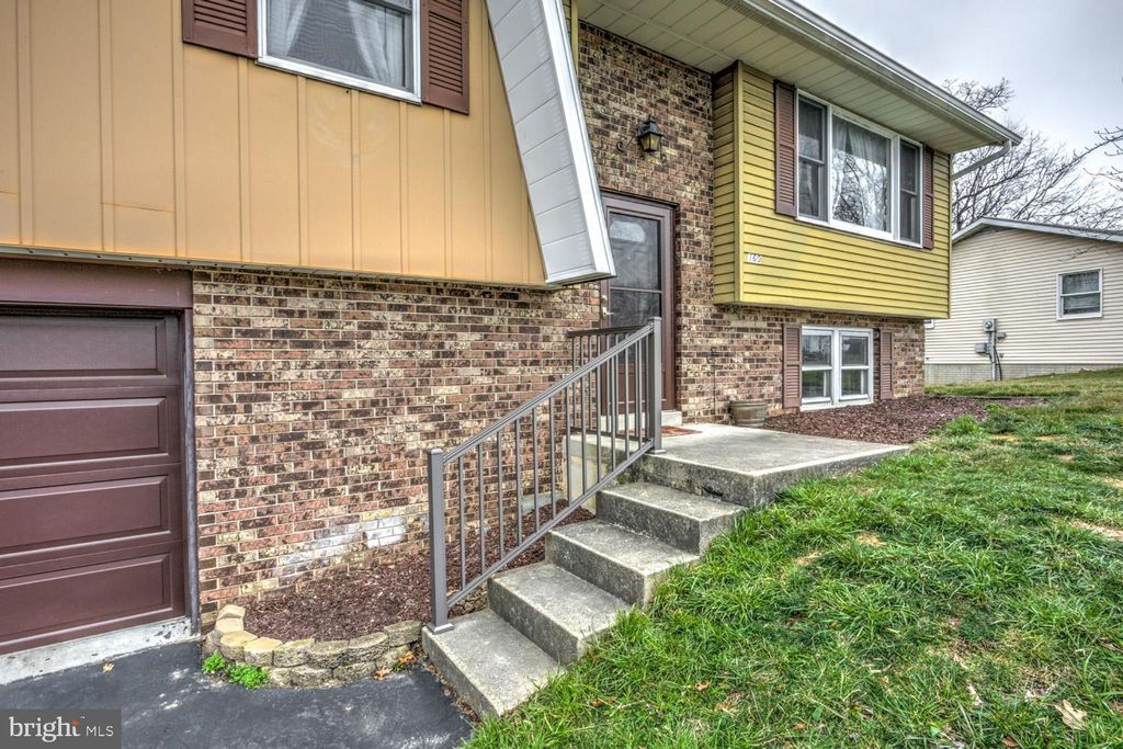 Photo of 160 Boomerang Drive, Ephrata, PA 17522 (MLS # PALA2047480)