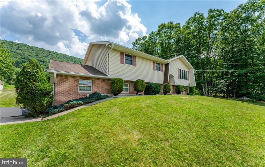 590 AIRPORT ROAD