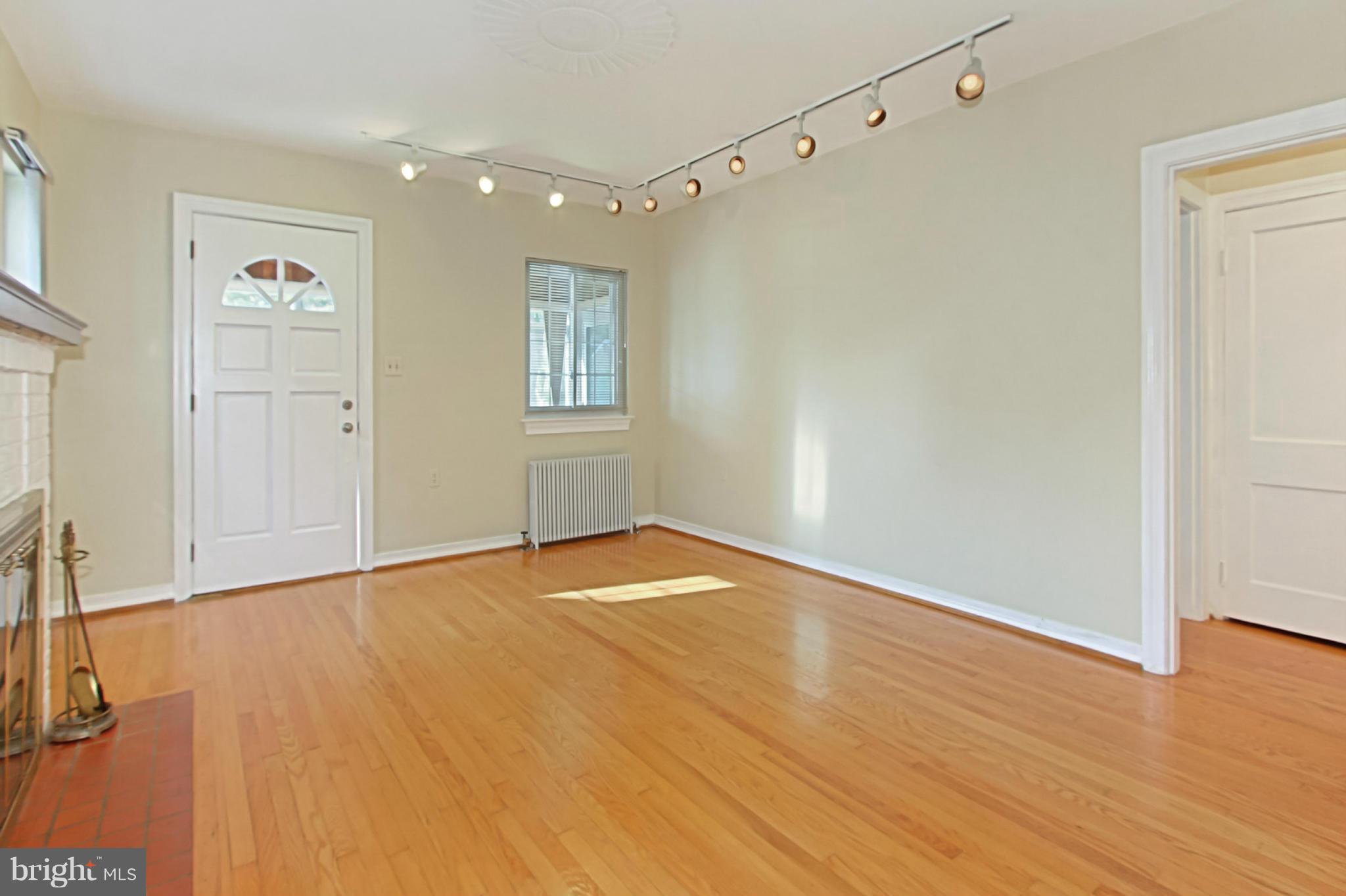 ADDISON HEIGHTS - Residential Lease