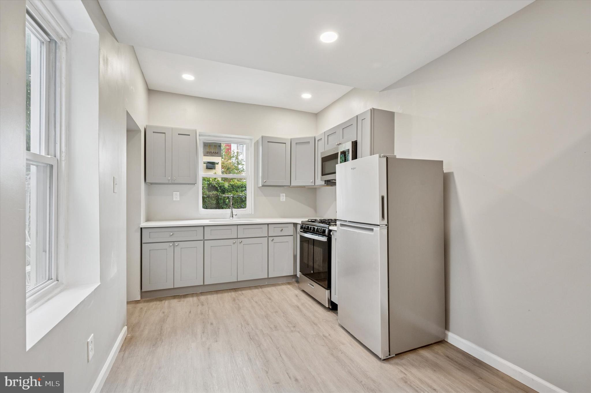 1703 N LAMBERT STREET