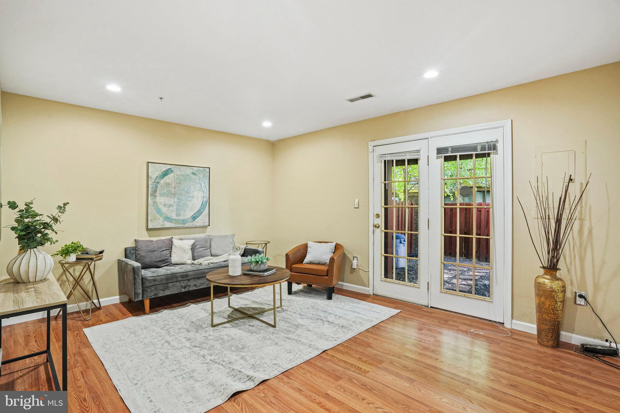 LARGO TOWN CENTER - Residential