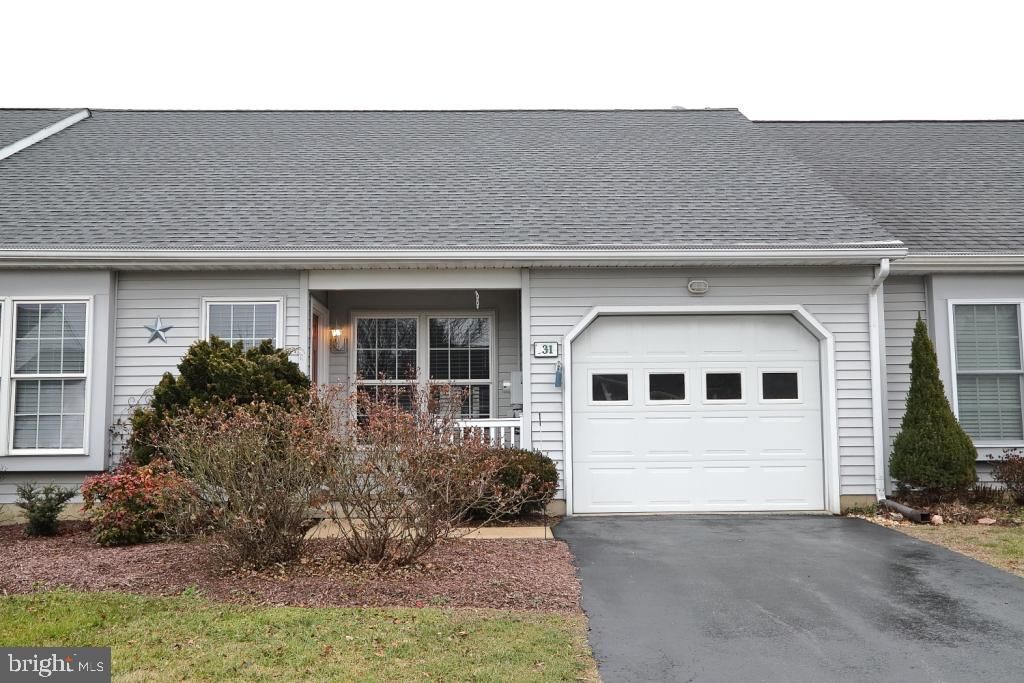 Photo of 31 BURR OAK DR, MILLERSVILLE, PA 17551 (MLS # PALA2029832)