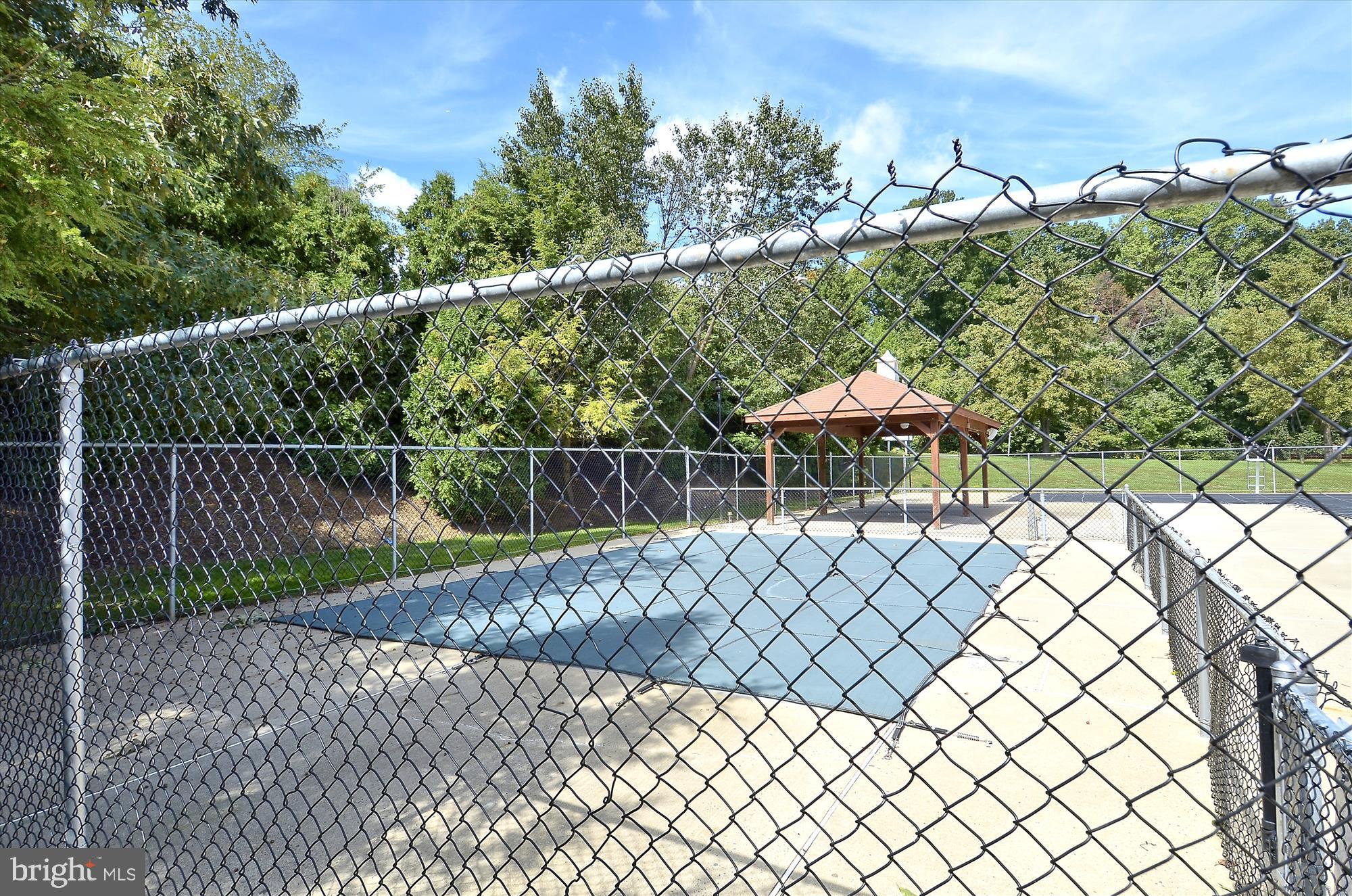 FAIRFAX CLUB ESTATES - Residential Lease