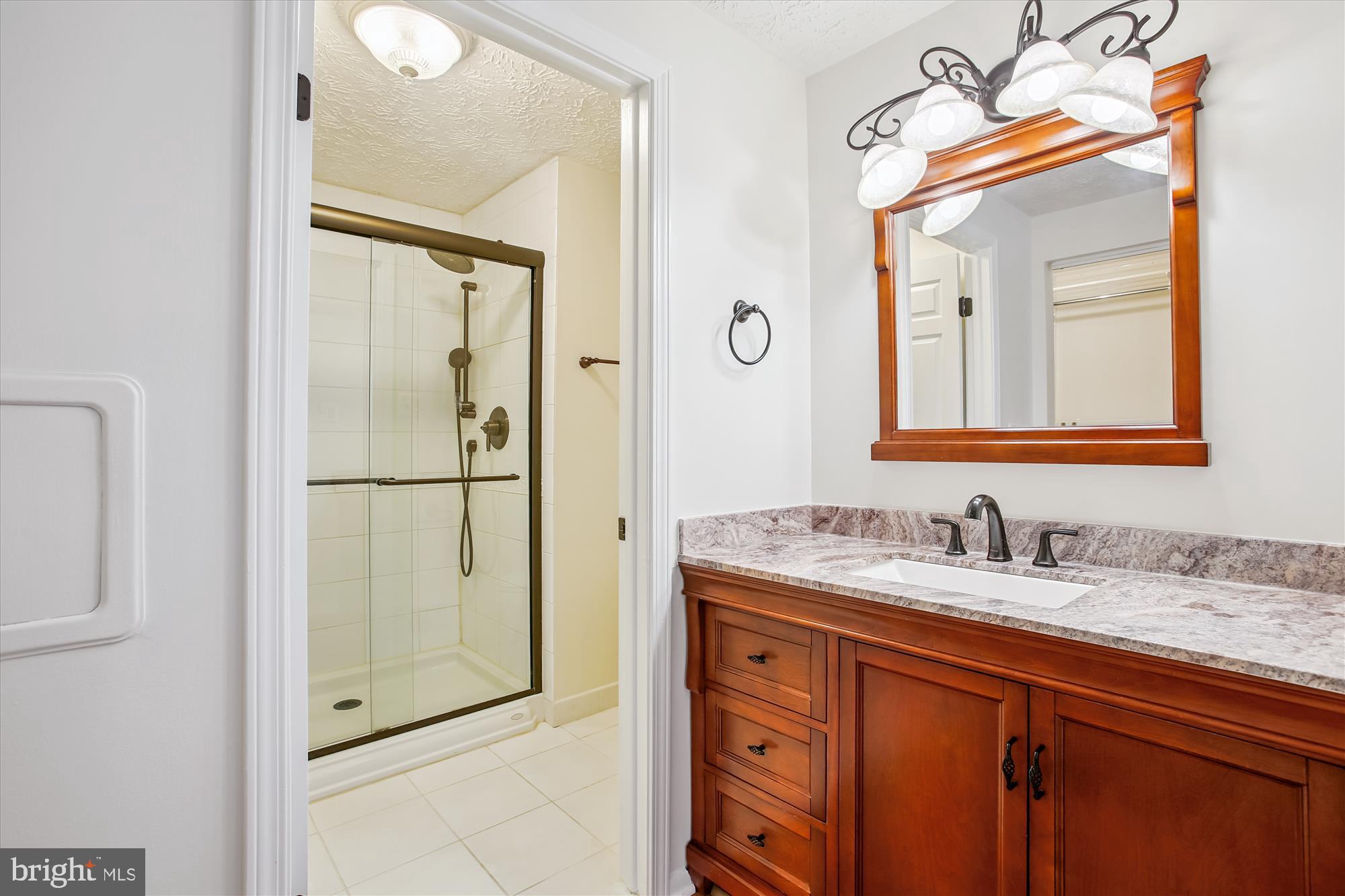 FAIRFAX CLUB ESTATES - Residential Lease