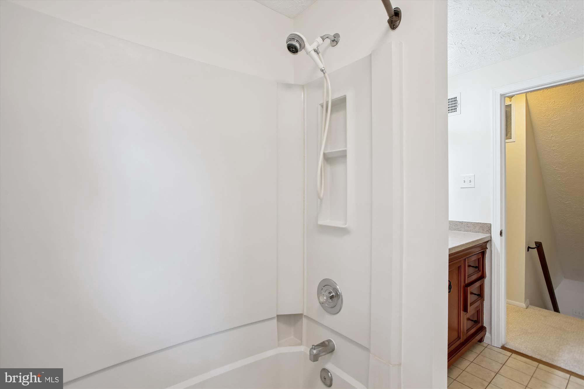 FAIRFAX CLUB ESTATES - Residential Lease