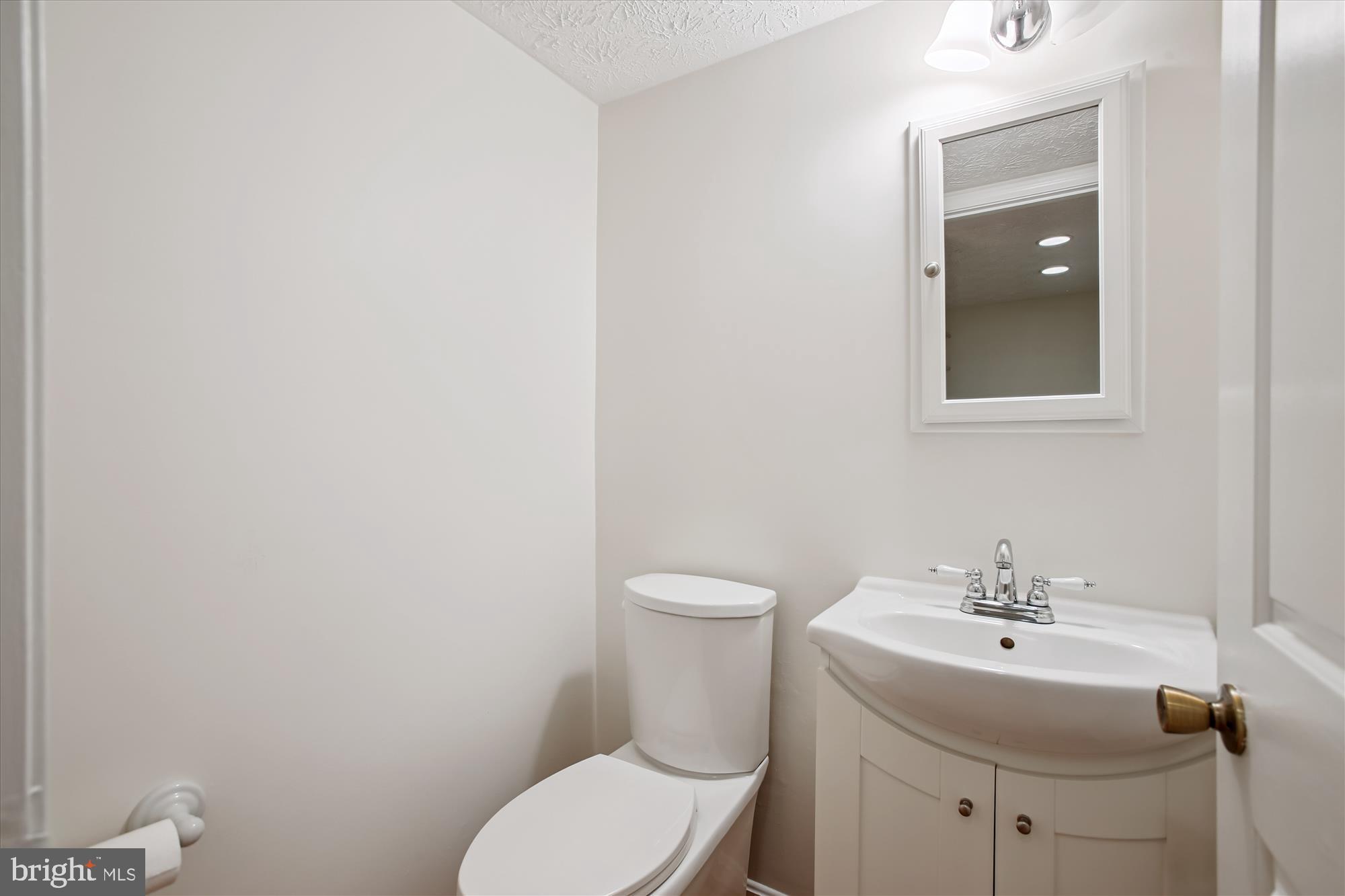 FAIRFAX CLUB ESTATES - Residential Lease