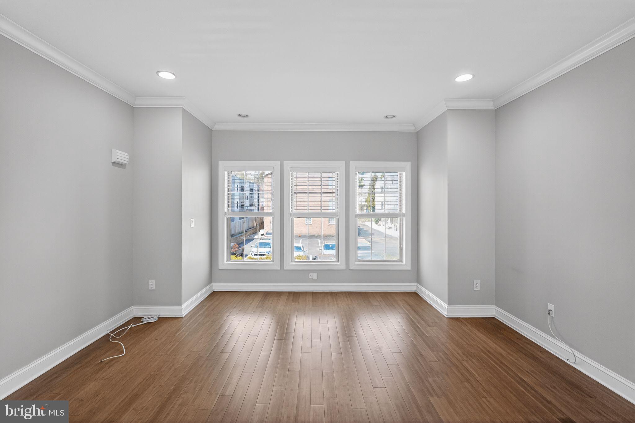 ROXBOROUGH - Residential