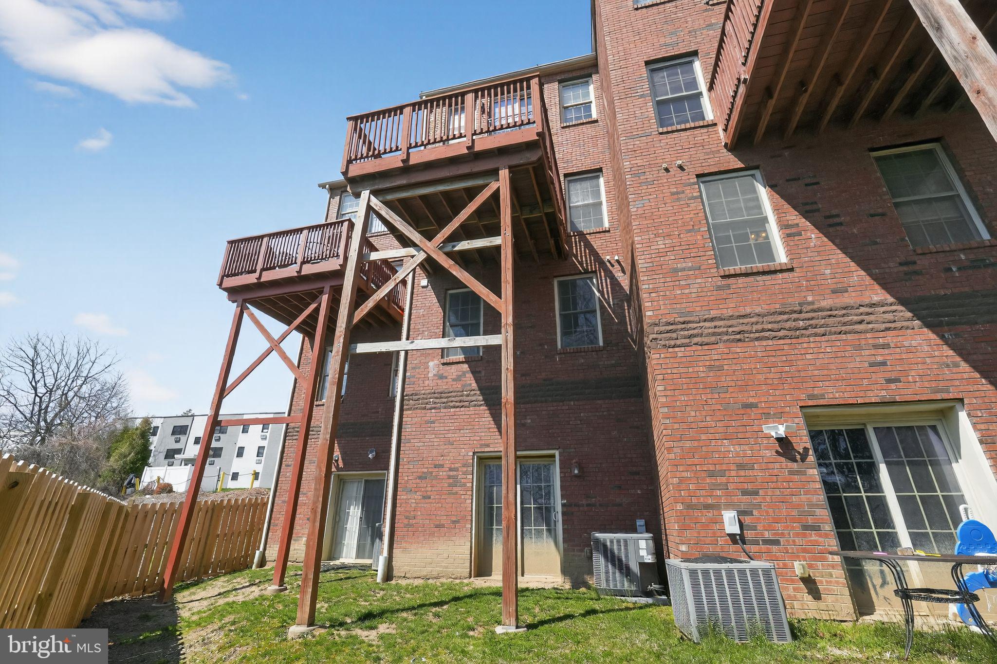 ROXBOROUGH - Residential