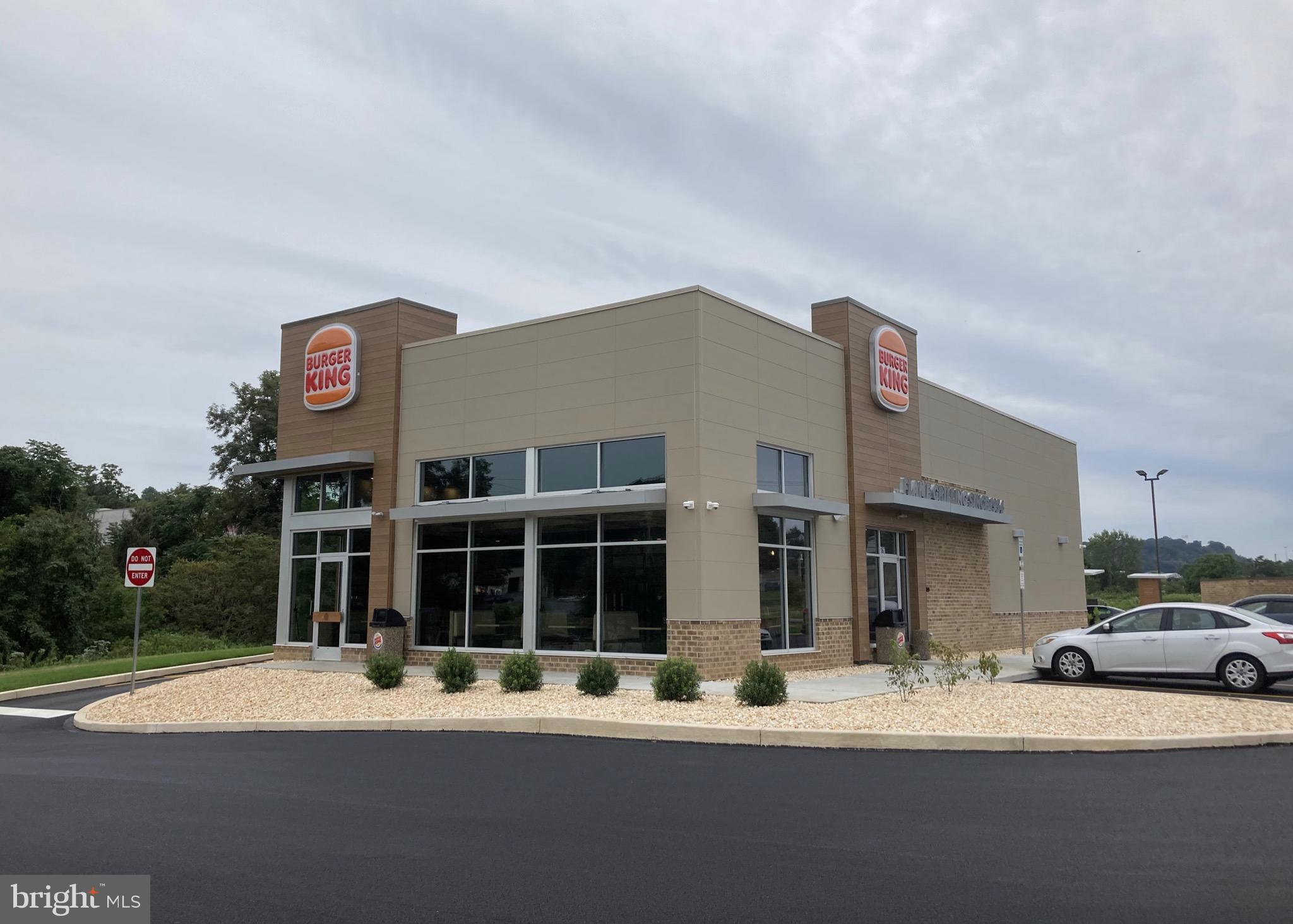 COMP PURPOSES - Brand new Burger King at the lighted corner of Nyes Rd and Derry St with a New 20 year NNN lease. NOI = $164,109. Cap Rate of 4.88%.