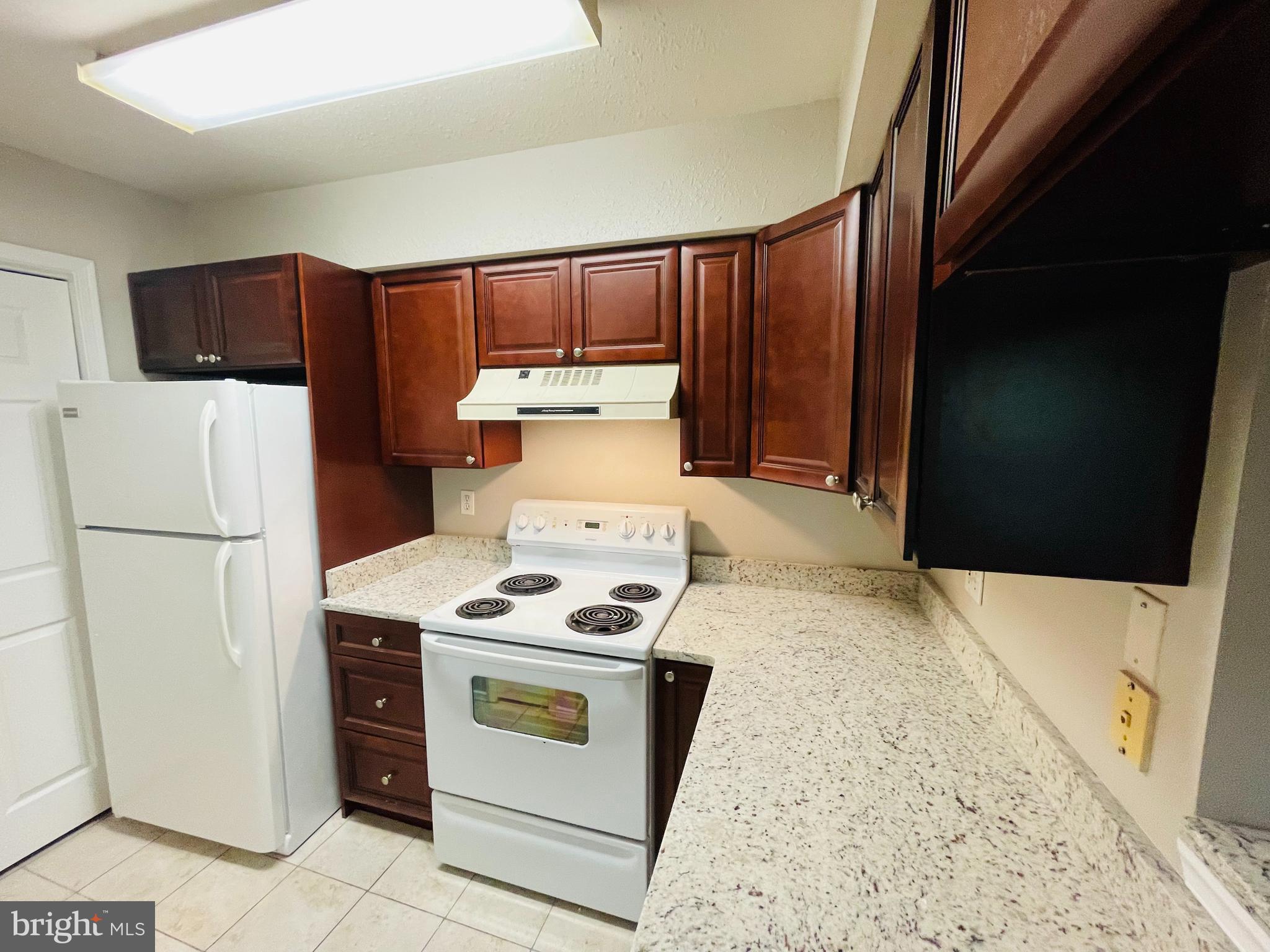 POINTE AT PARK CENTER - Residential Lease