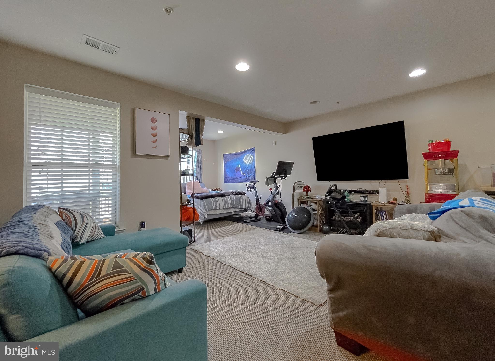 WESTBURY WEST - Residential