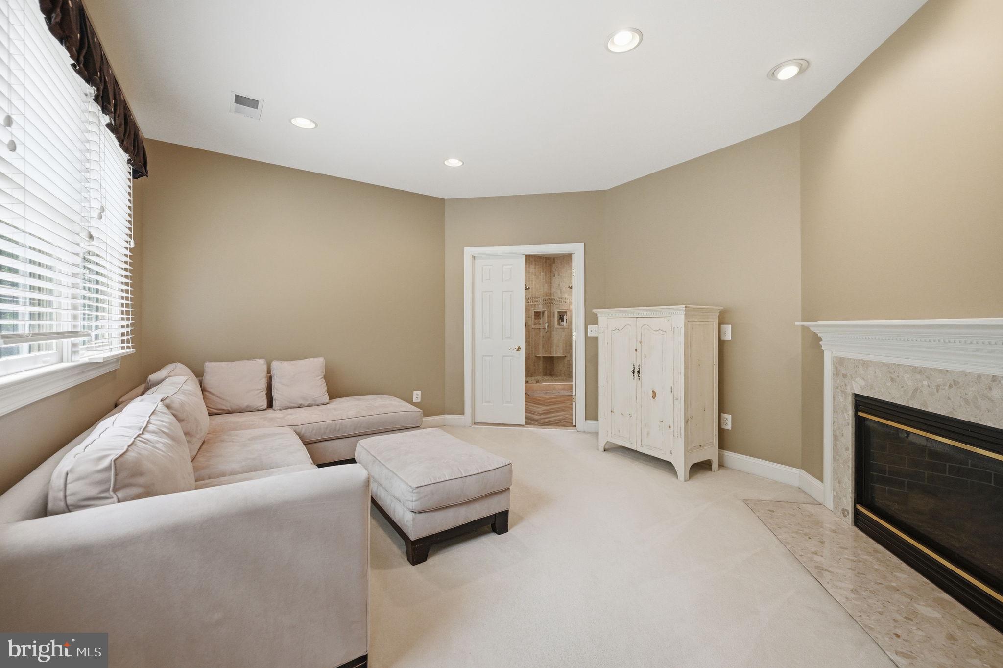 CARIS GLENNE - Residential