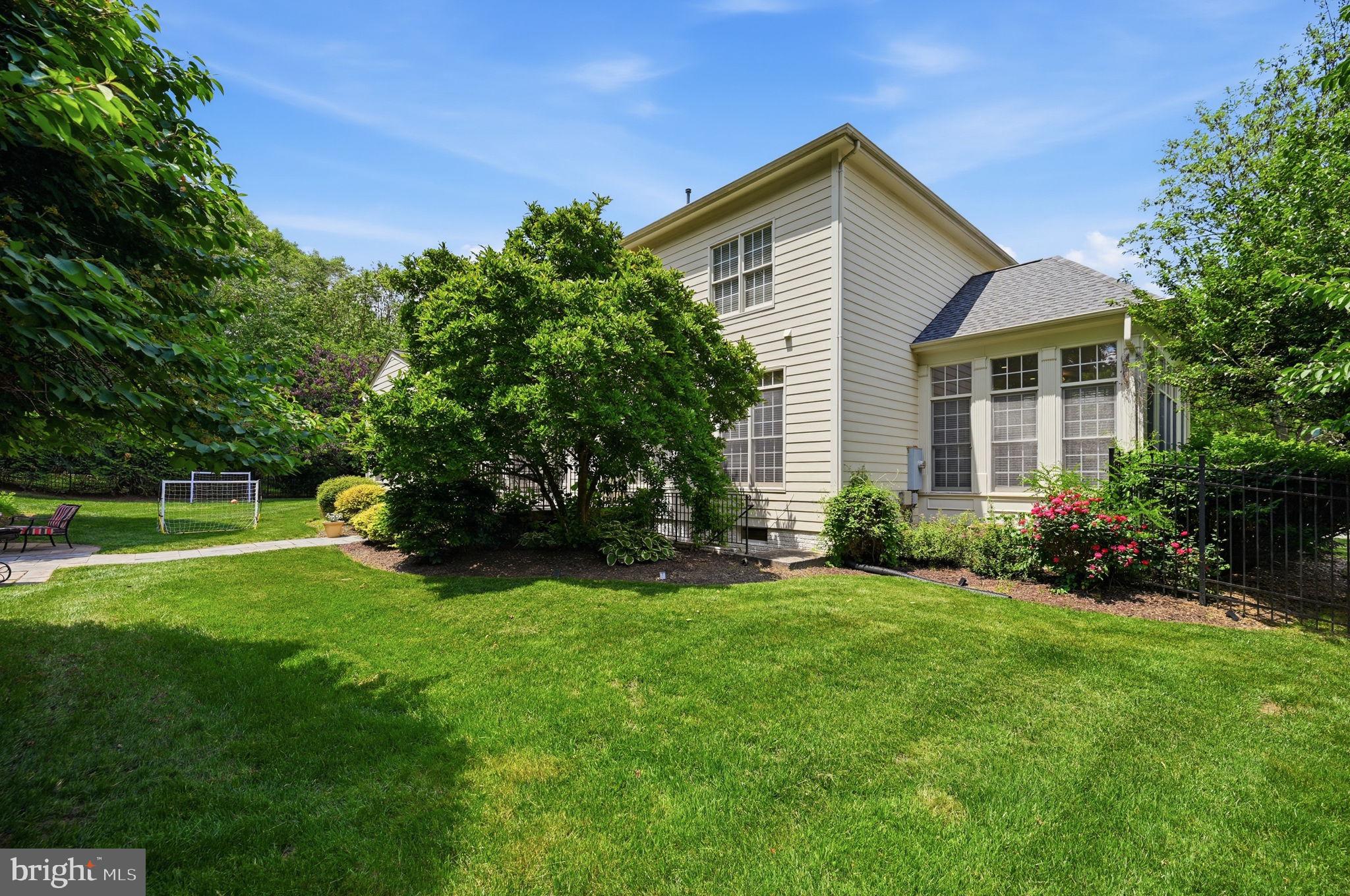 CARIS GLENNE - Residential