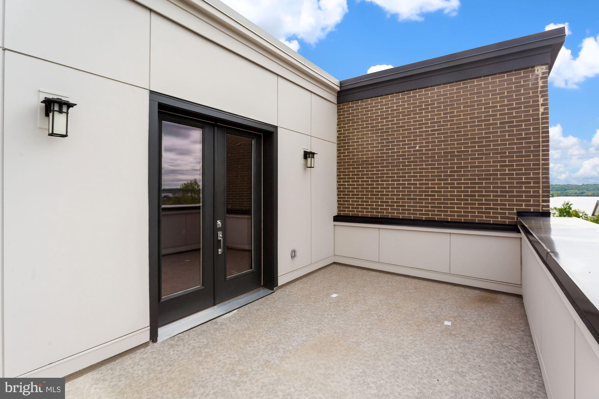 OLD TOWN ALEXANDRIA - Residential Lease