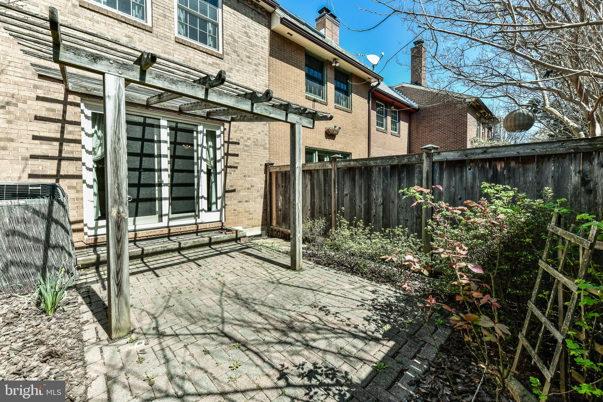 BRANDT TOWNHOUSE - Residential Lease