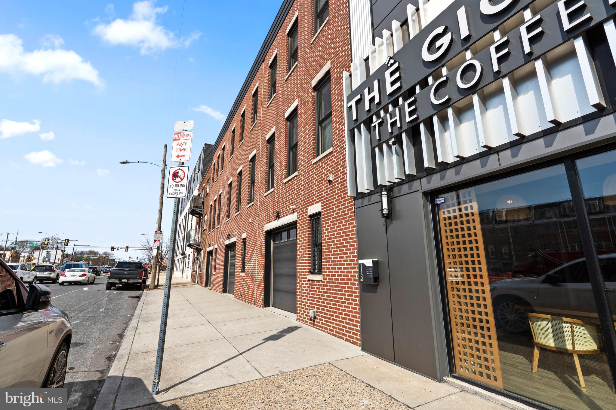 QUEEN VILLAGE - Residential