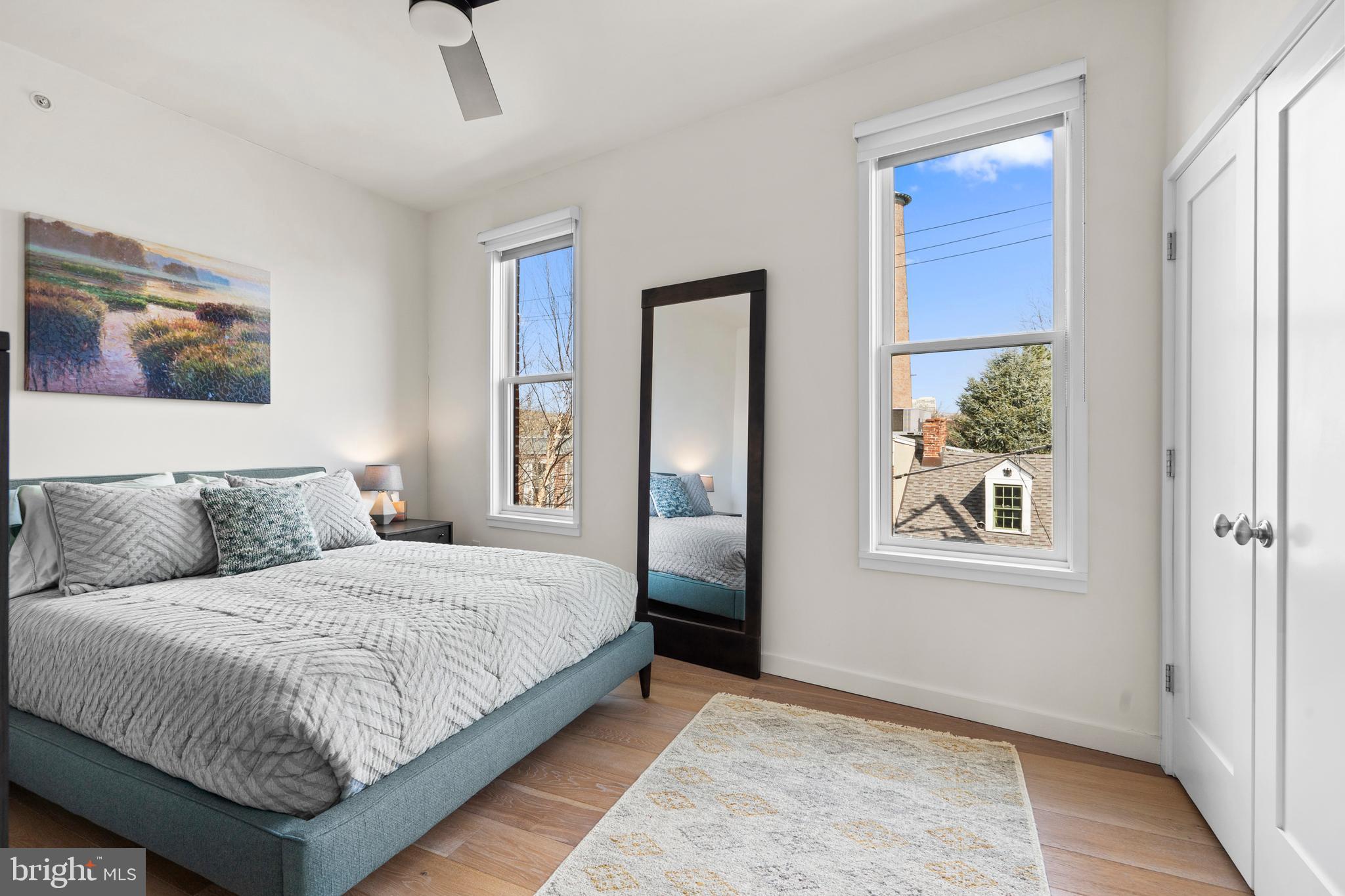 QUEEN VILLAGE - Residential