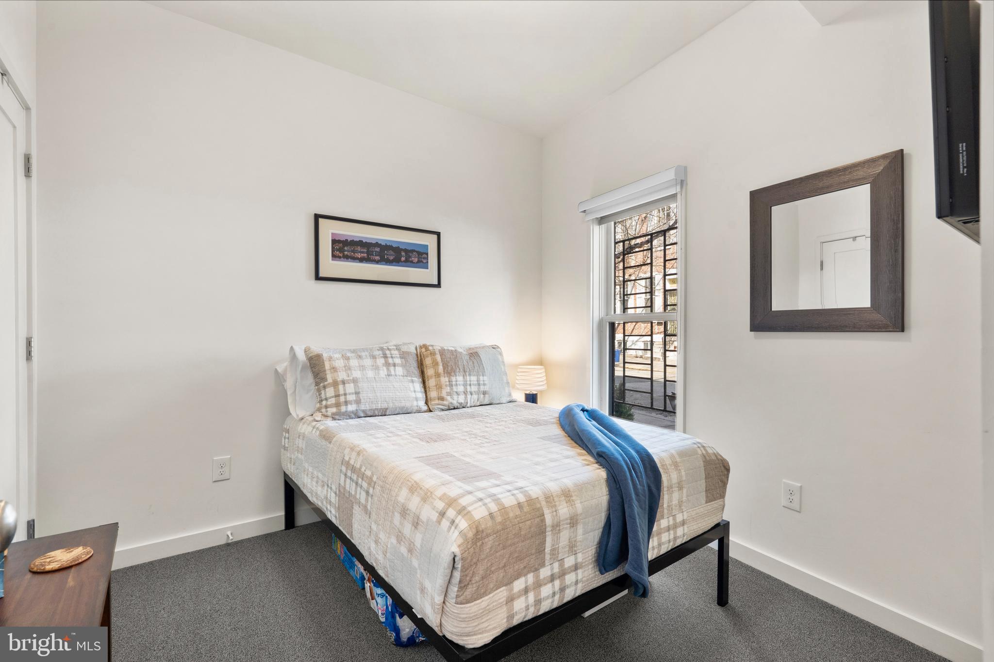 QUEEN VILLAGE - Residential