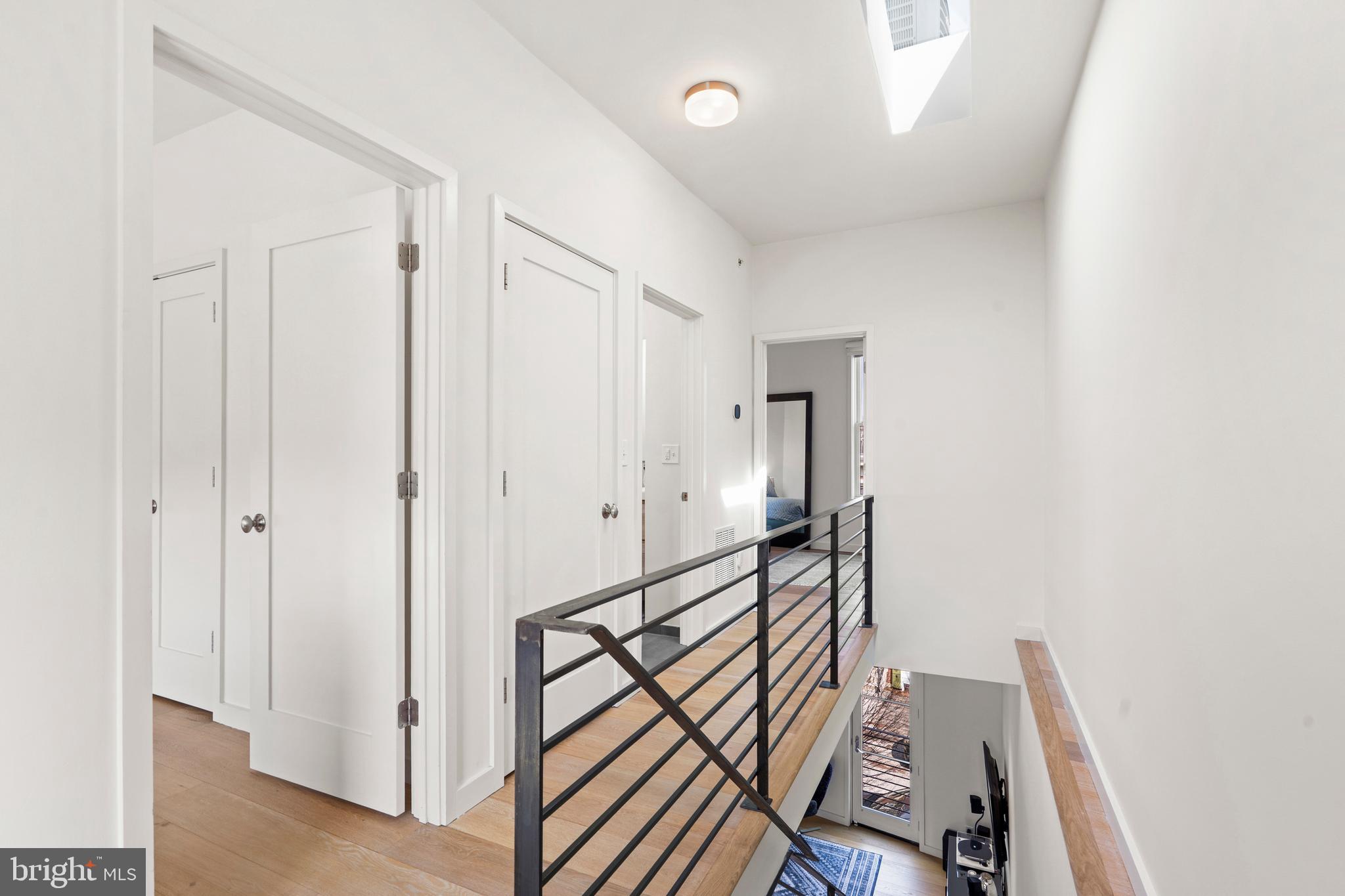 QUEEN VILLAGE - Residential