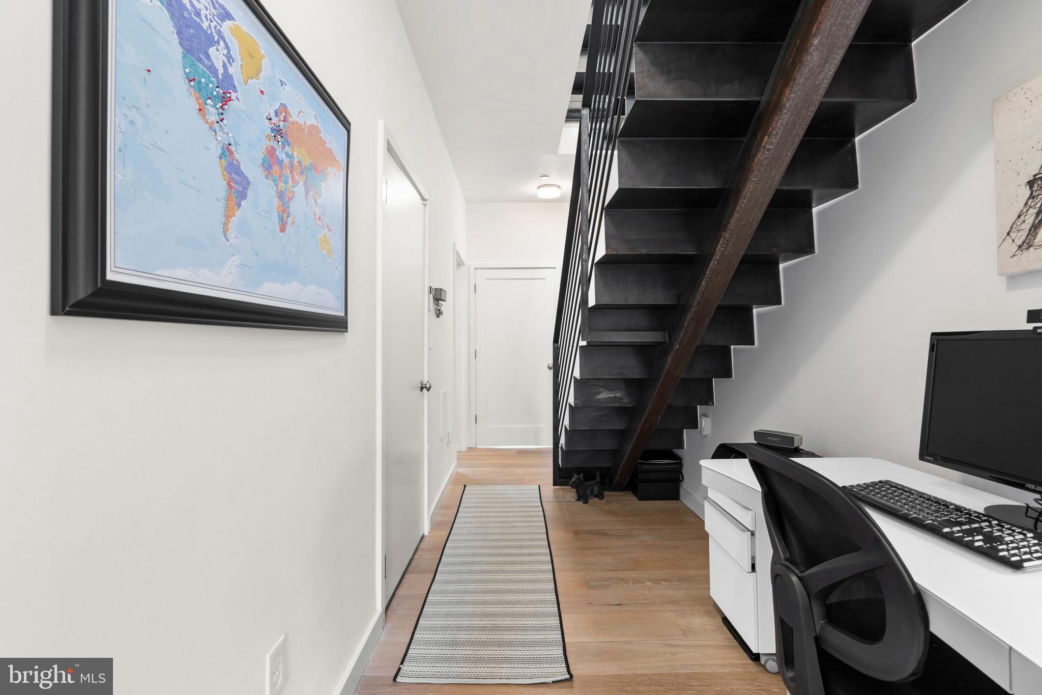 QUEEN VILLAGE - Residential