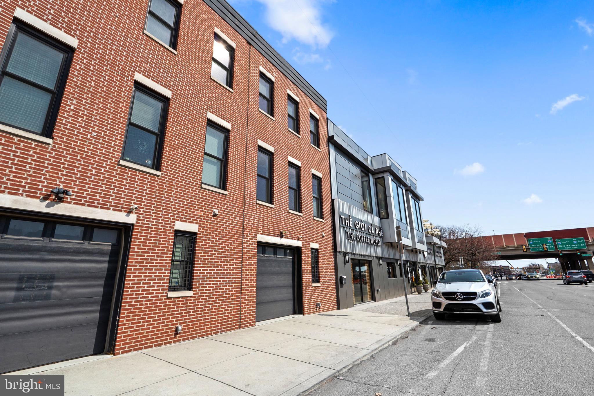 QUEEN VILLAGE - Residential