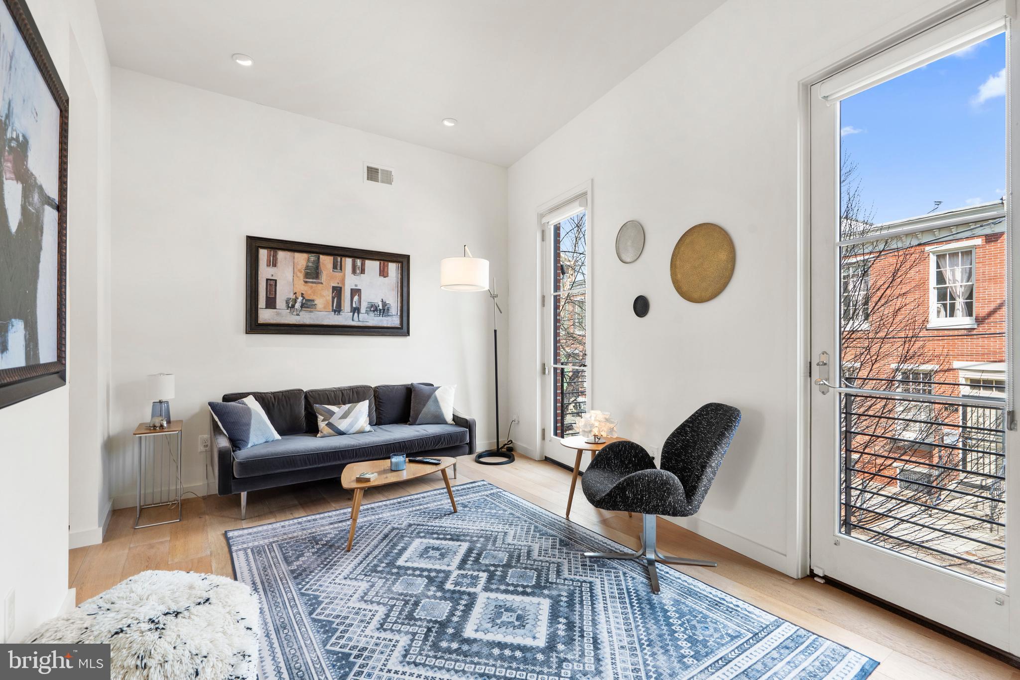 QUEEN VILLAGE - Residential