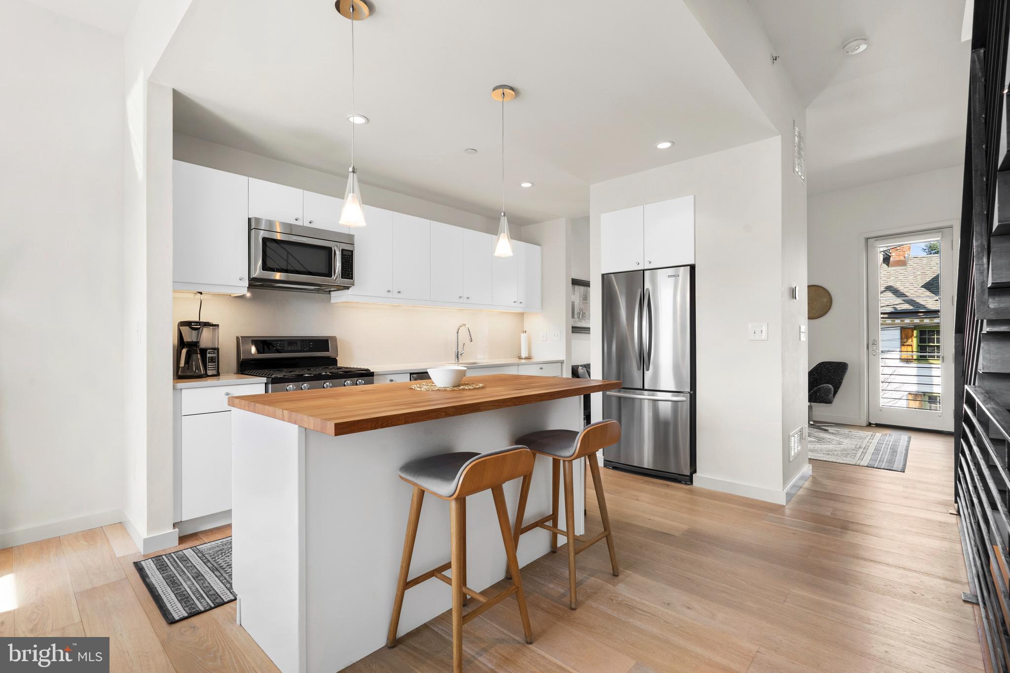 QUEEN VILLAGE - Residential