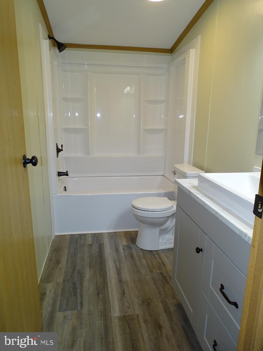 COLONIAL ESTATES - Residential