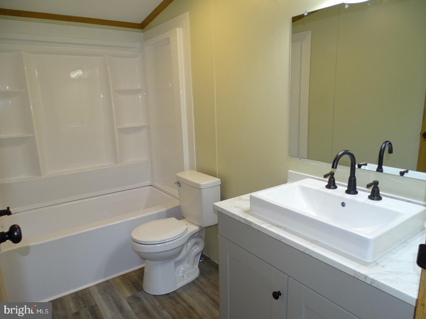 COLONIAL ESTATES - Residential