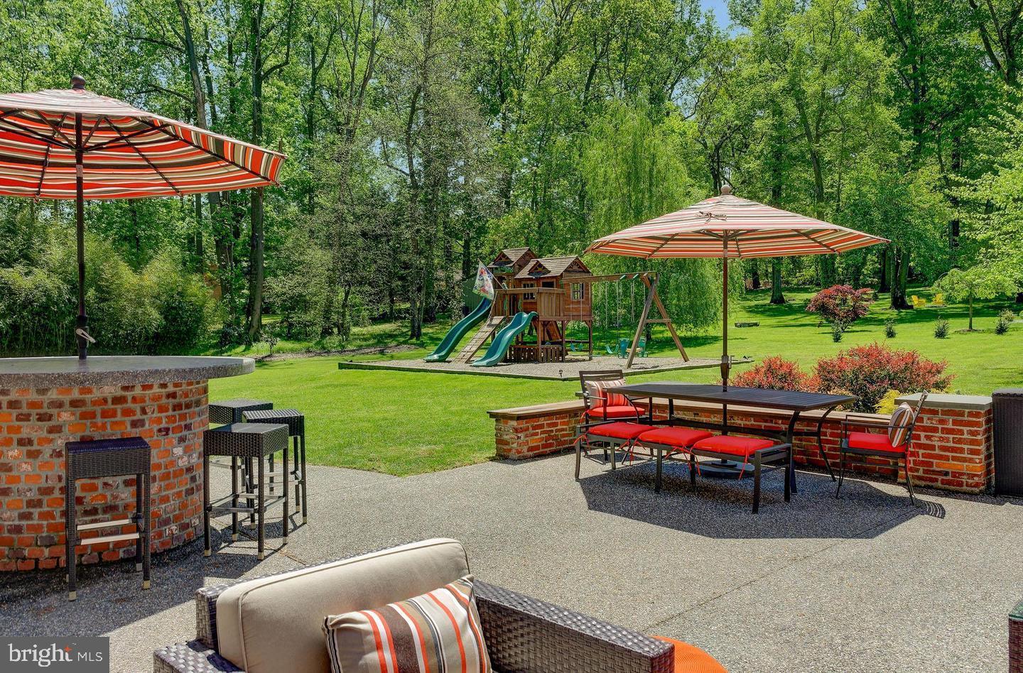 1127 WINDING DRIVE