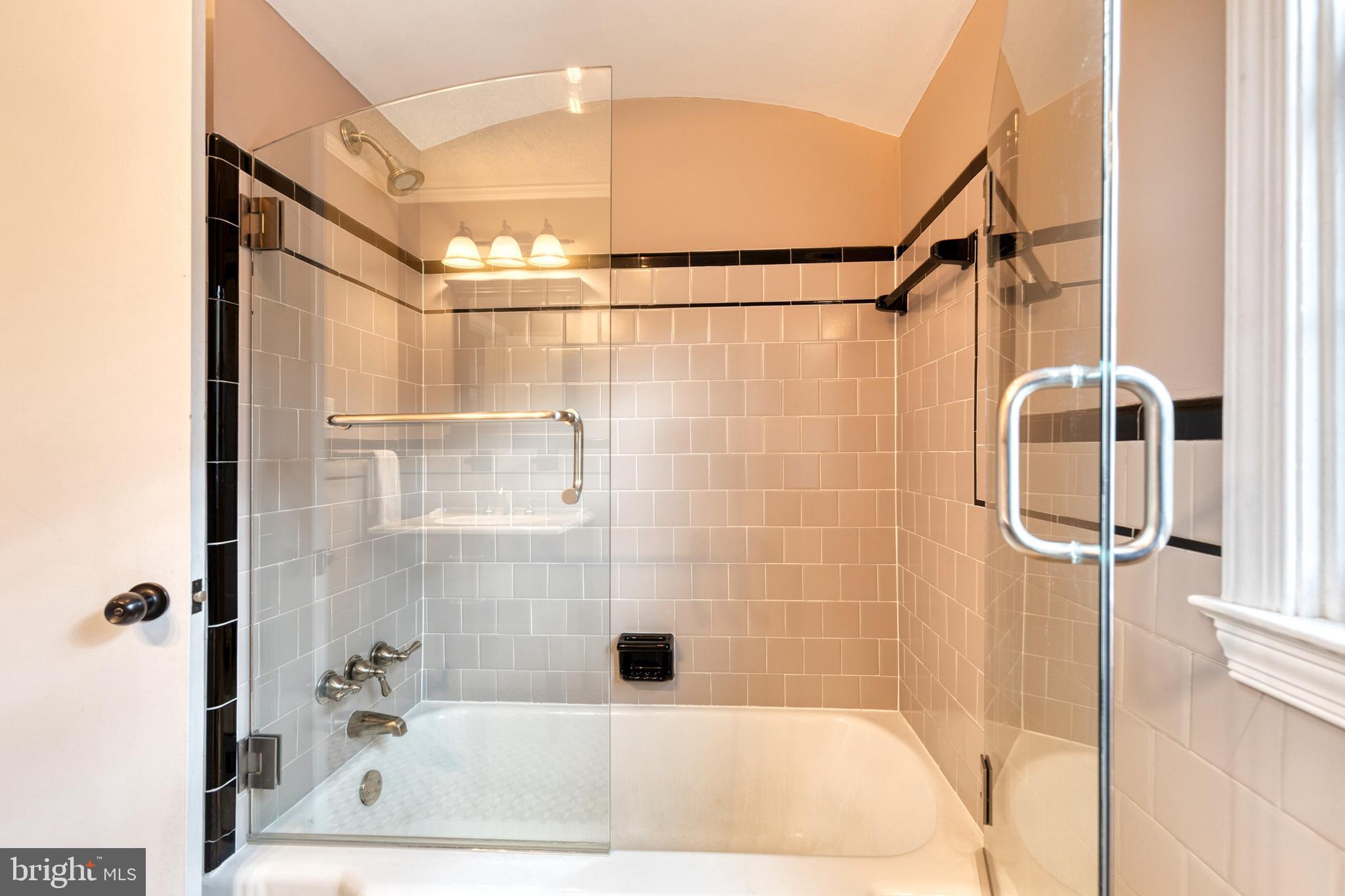 HAMPTON GARTH - Residential