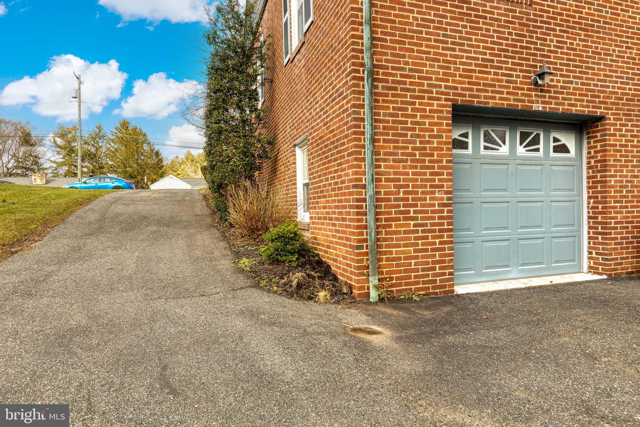 HAMPTON GARTH - Residential