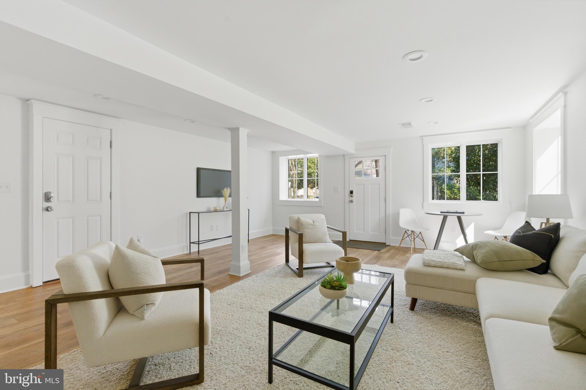 WILLIAMSBURG VILLAGE - Residential