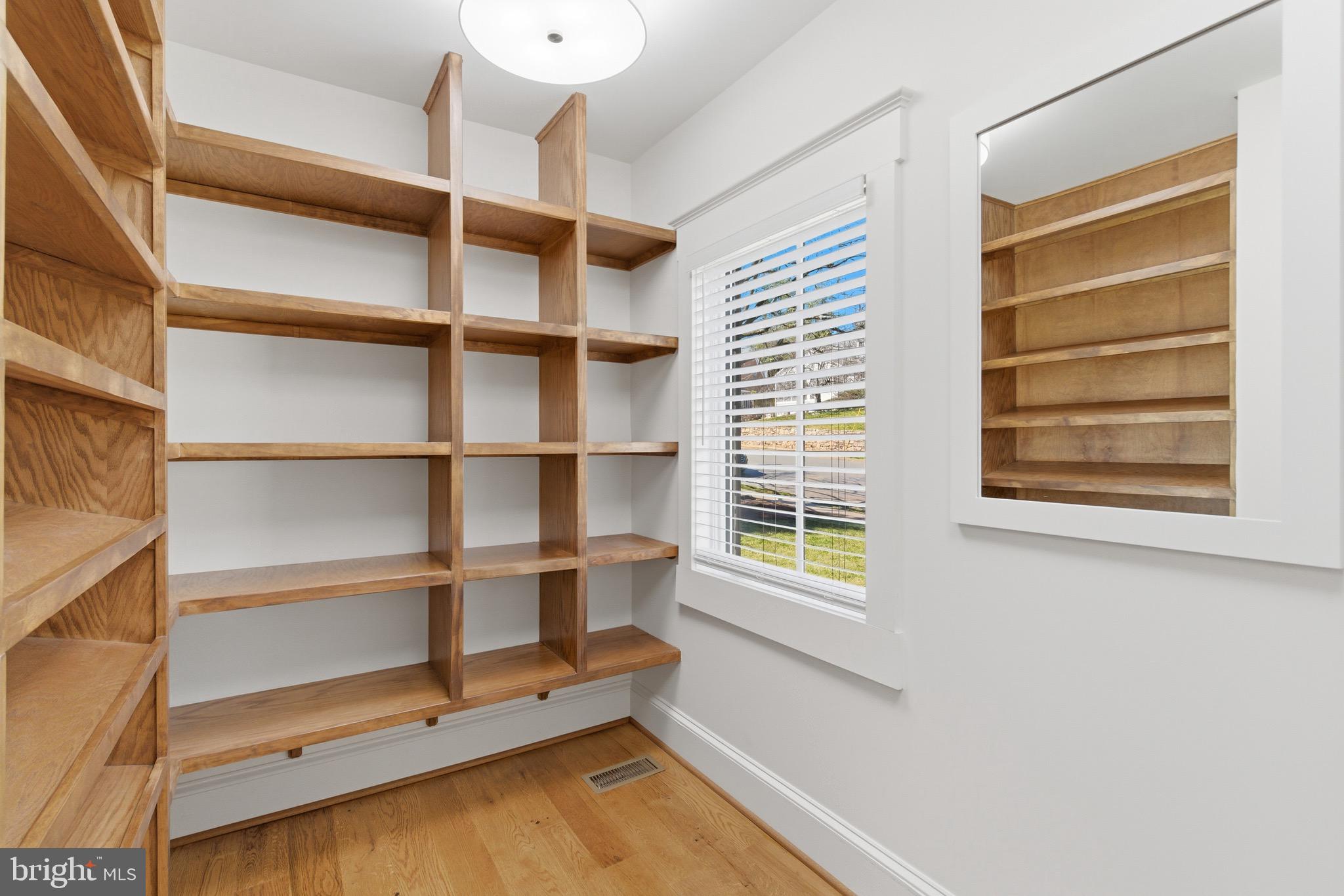 WILLIAMSBURG VILLAGE - Residential