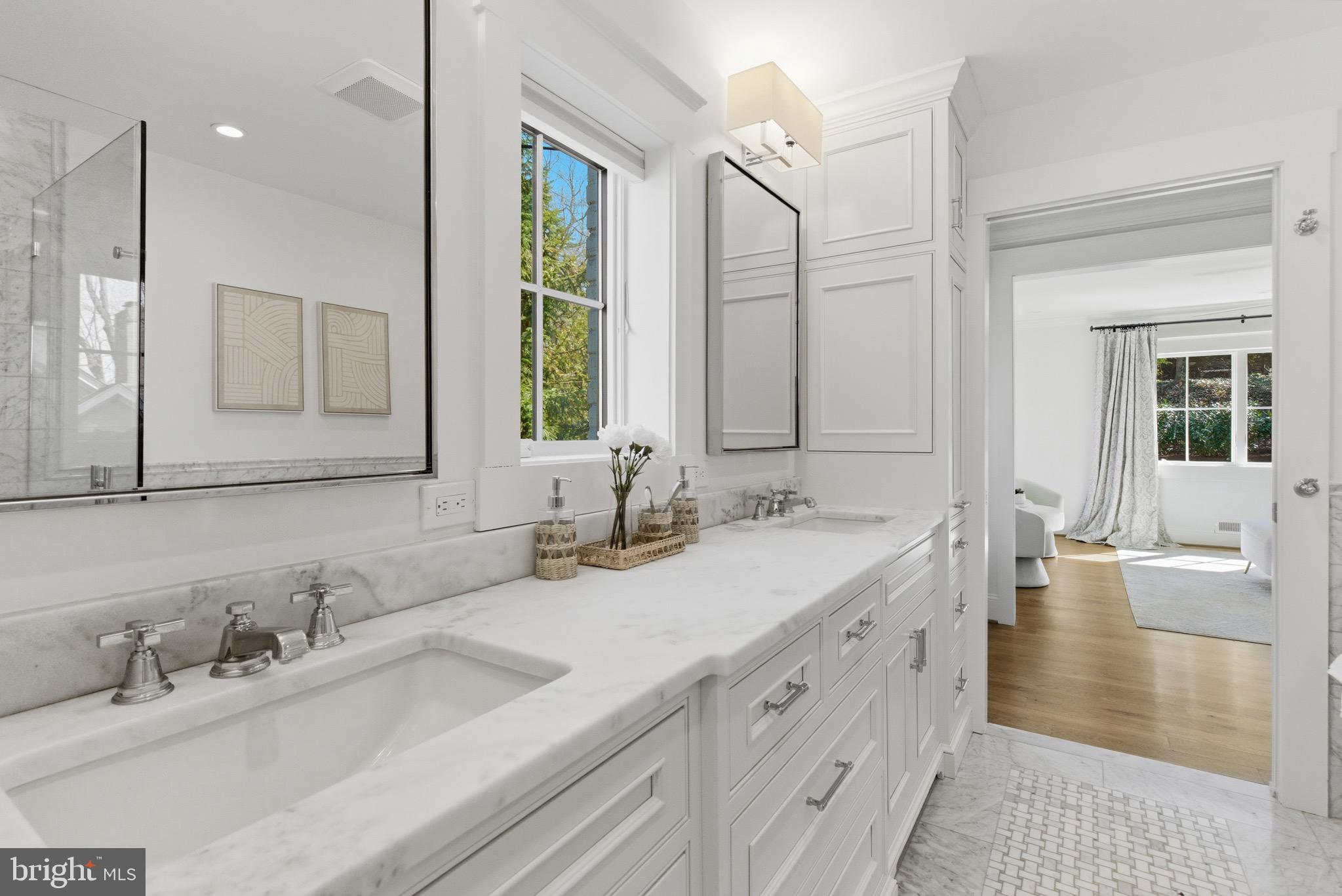 WILLIAMSBURG VILLAGE - Residential