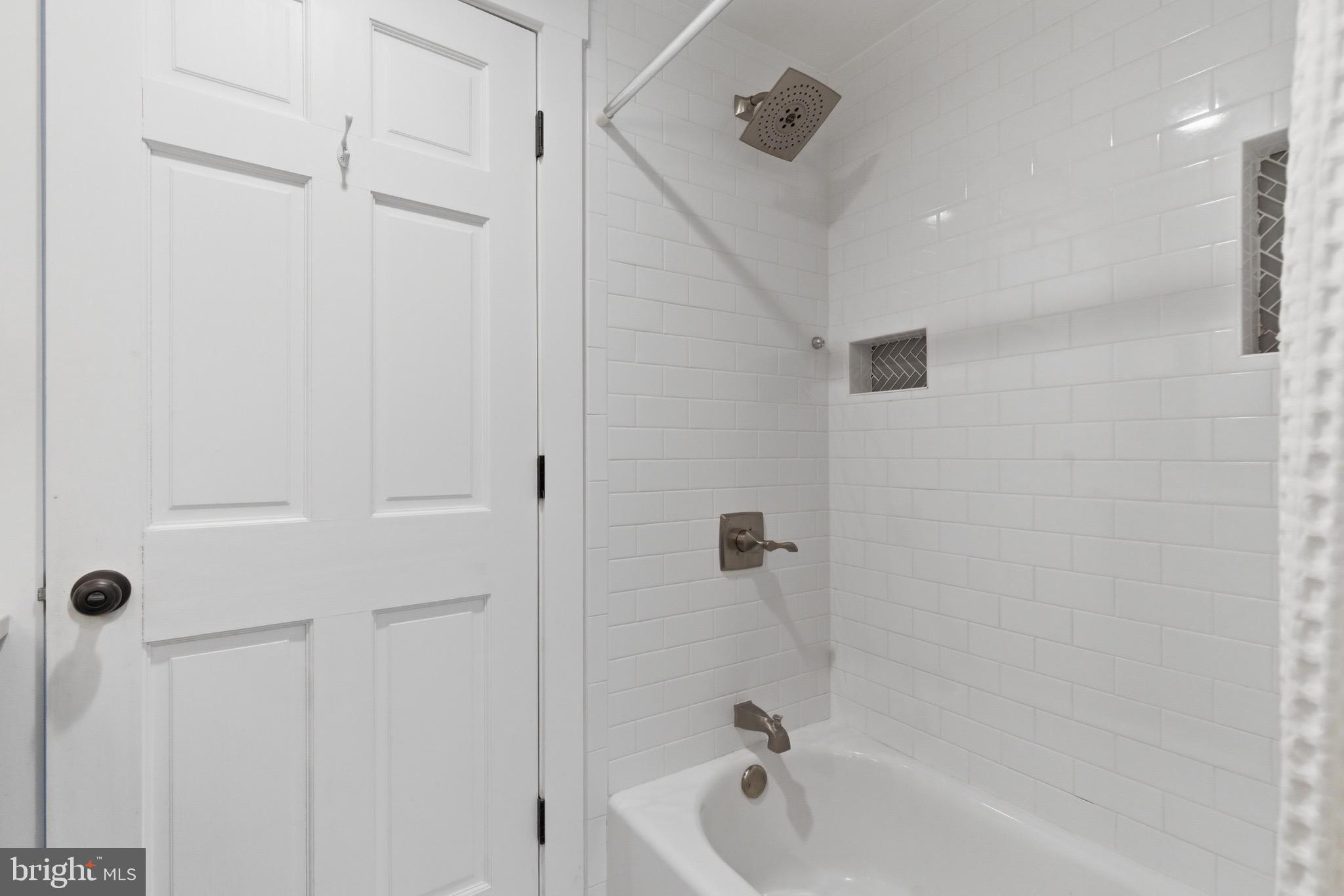 WILLIAMSBURG VILLAGE - Residential